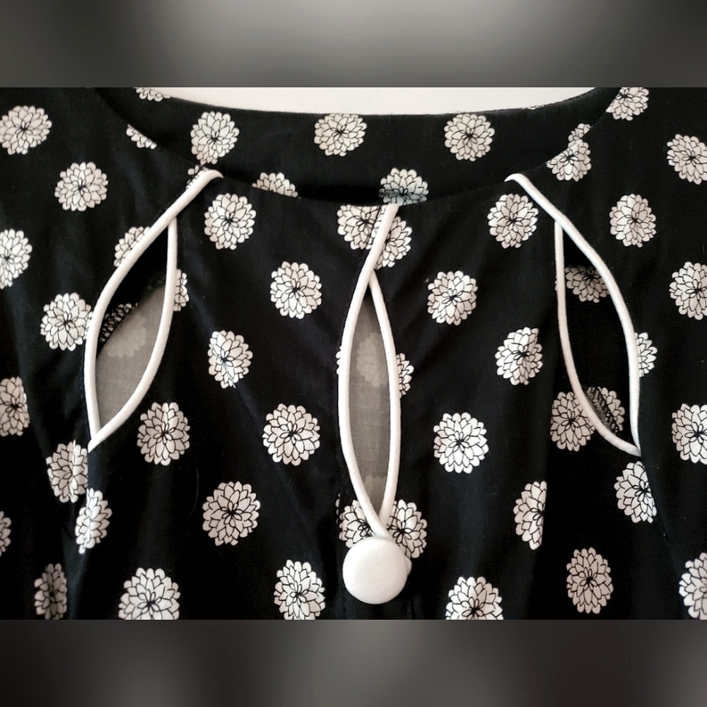 EUC Voodoo Vixen Dahlia Polka Dot Floral B&W Fit & Flare Vintage Retro Dress XL - Picture 3 of 6